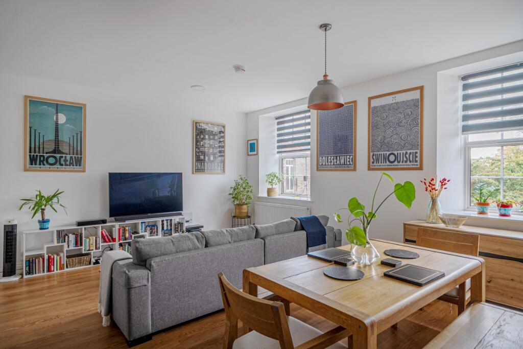 2 bed 1st Floor Flat for rent in Broomhill. From Hamptons - Bath