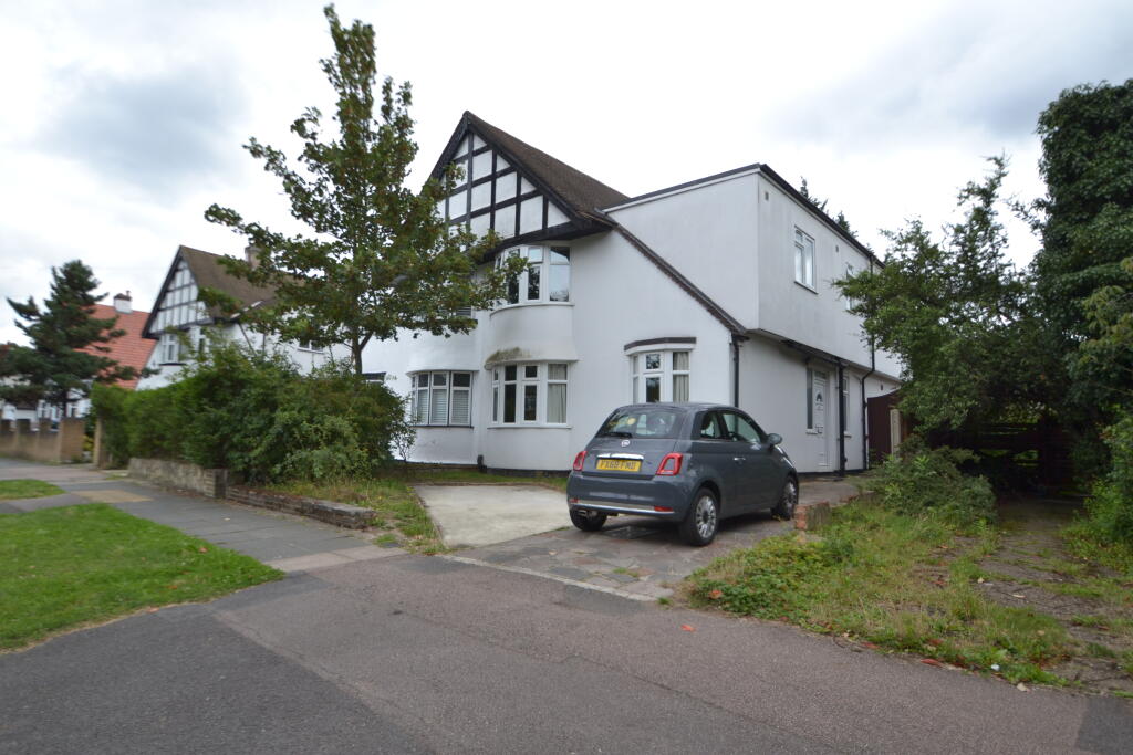 4 bed Semi Detached for rent in Keston Mark. From Sinclair Hammelton - Bromley 4 bed Semi Detached for rent in Keston Mark. From Sinclair Hammelton - Bromley