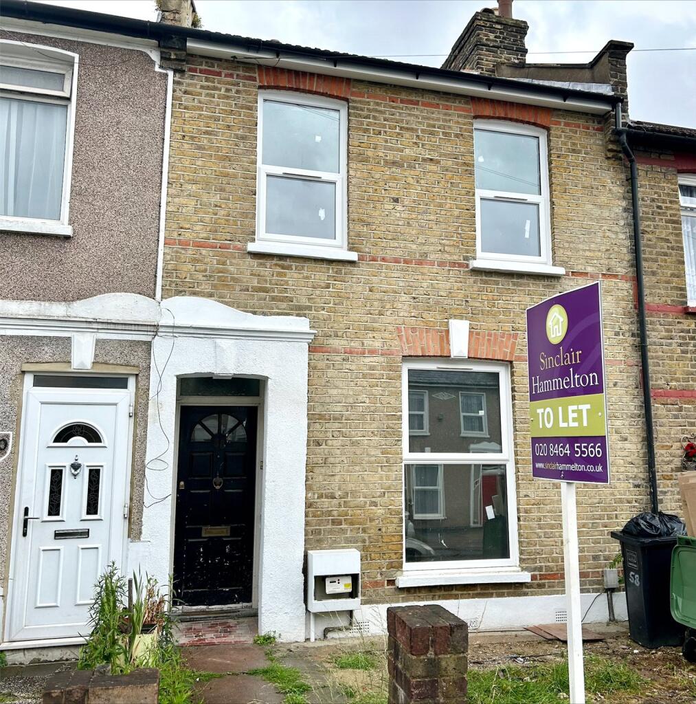 3 bed Mid Terraced House for rent in London. From Sinclair Hammelton - Bromley 3 bed Mid Terraced House for rent in London. From Sinclair Hammelton - Bromley