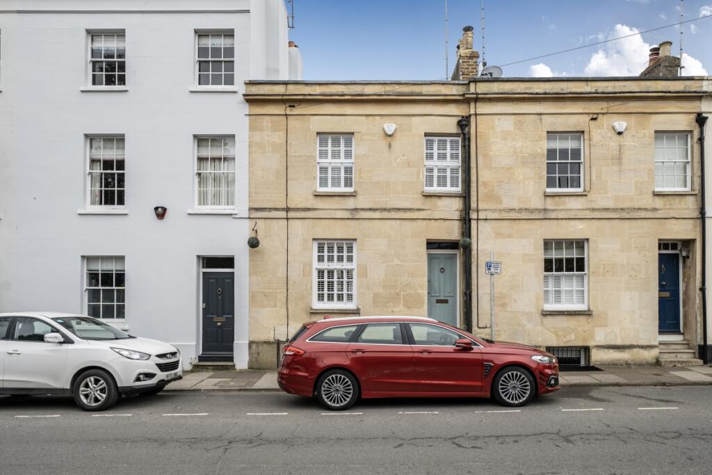 3 bed Mid Terraced House for rent in Leckhampton Hill. From Hamptons - Cheltenham 3 bed Mid Terraced House for rent in Leckhampton Hill. From Hamptons - Cheltenham