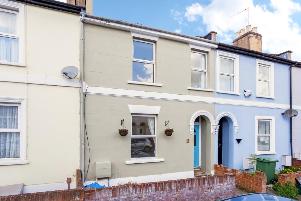 3 bed Mid Terraced House for rent in Cheltenham. From Hamptons - Cheltenham