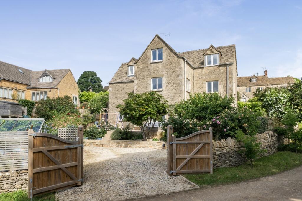 5 bed Detached for rent in Oakridge Lynch. From Hamptons - Cheltenham