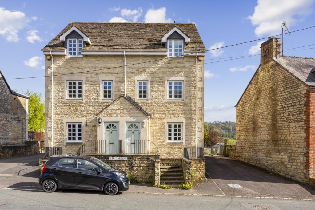 4 bed Town House for rent in Uley. From Hamptons - Cheltenham 4 bed Town House for rent in Uley. From Hamptons - Cheltenham