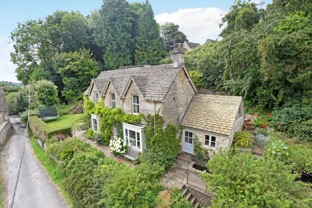 5 bed Detached for rent in Bisley. From Hamptons - Cheltenham 5 bed Detached for rent in Bisley. From Hamptons - Cheltenham