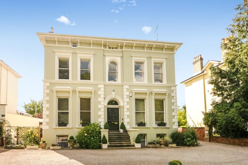 3 bed Apartment for rent in Prestbury. From Hamptons - Cheltenham