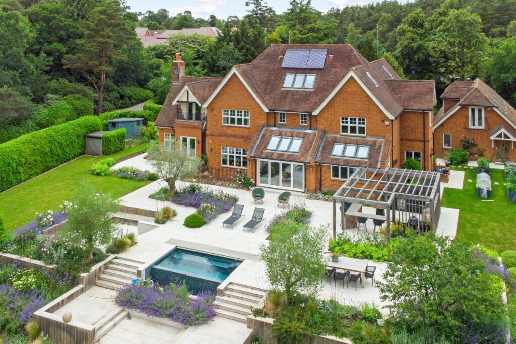 6 bed Detached for rent in Ewshot. From Hamptons - Farnham