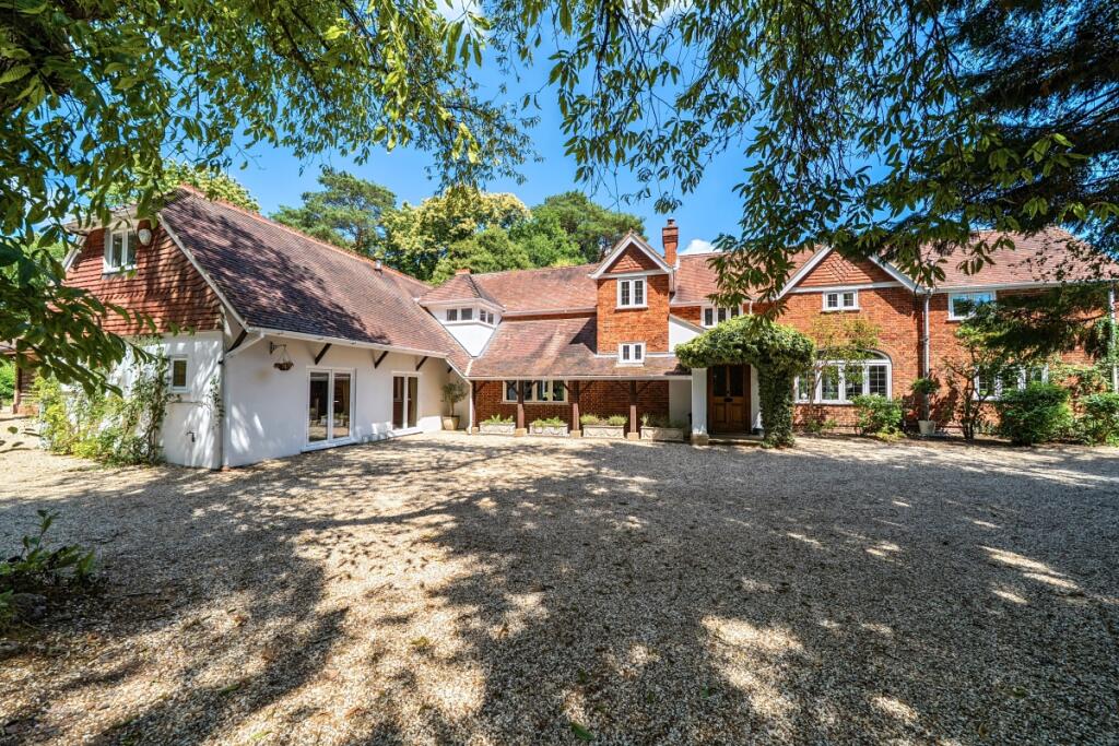 6 bed Detached for rent in Tilford. From Hamptons - Farnham