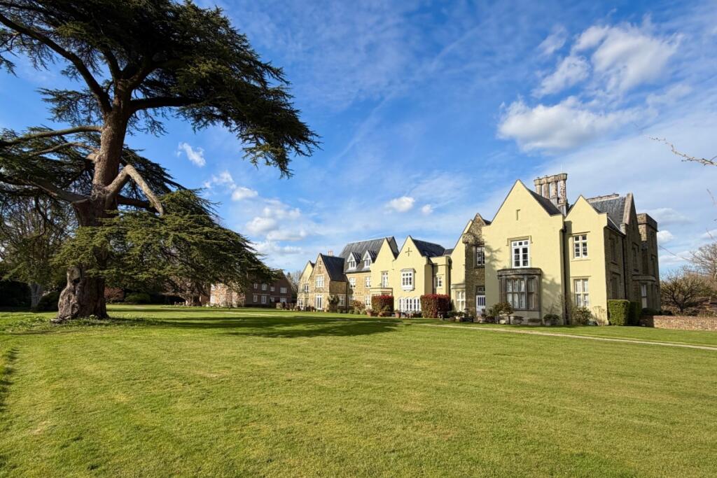 3 bed Duplex for rent in Bramshott. From Hamptons - Farnham