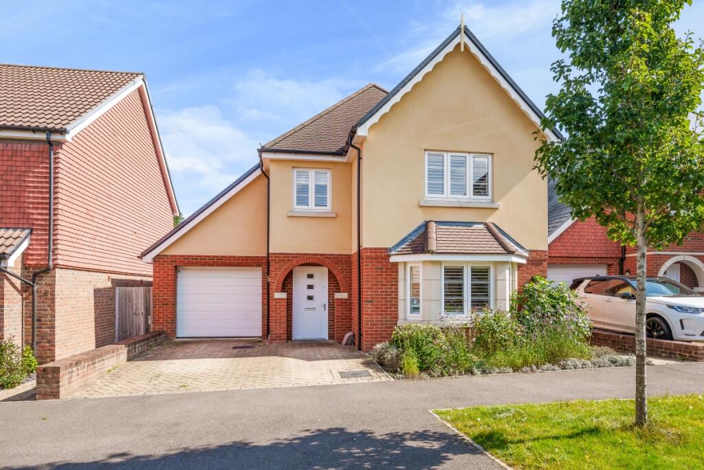 4 bed Detached for rent in Wheatsheaf Common. From Hamptons - Farnham 4 bed Detached for rent in Wheatsheaf Common. From Hamptons - Farnham