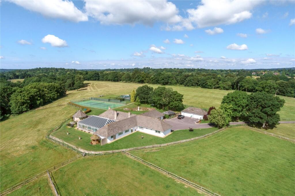 5 bed Detached for rent in Compton. From Hamptons - Farnham 5 bed Detached for rent in Compton. From Hamptons - Farnham