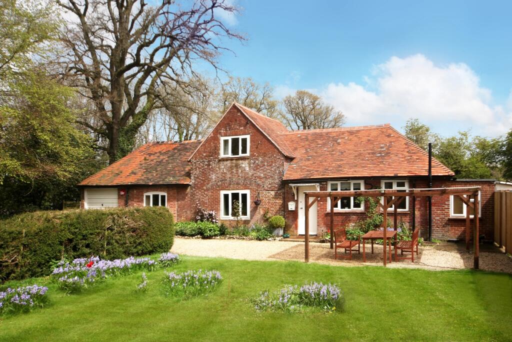 2 bed Cottage for rent in Southrope. From Hamptons - Farnham 2 bed Cottage for rent in Southrope. From Hamptons - Farnham