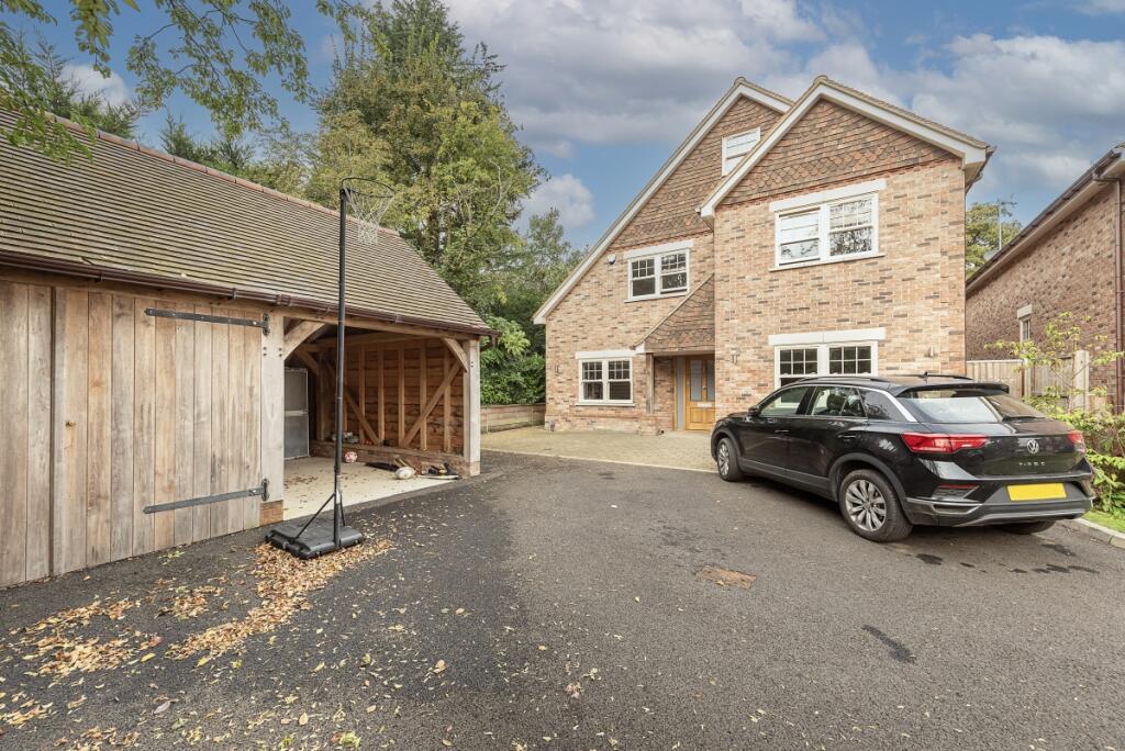 6 bed Detached for rent in . From Hamptons - Harpenden