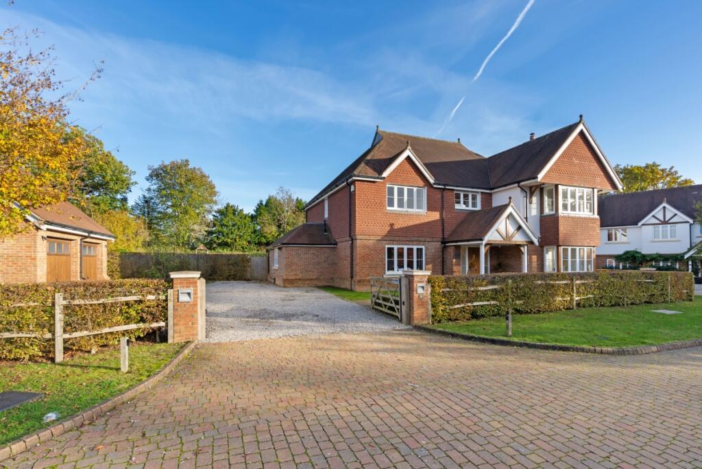 5 bed Detached for rent in East Grinstead. From Hamptons - Haywards Heath