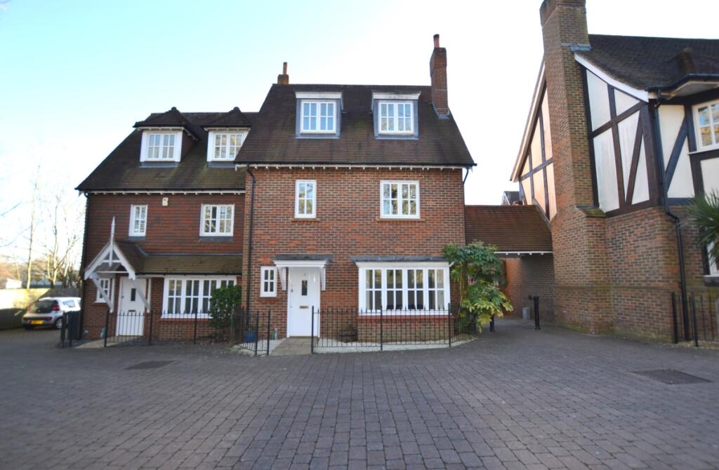 3 bed Semi Detached for rent in Haywards Heath. From Hamptons - Haywards Heath 3 bed Semi Detached for rent in Haywards Heath. From Hamptons - Haywards Heath