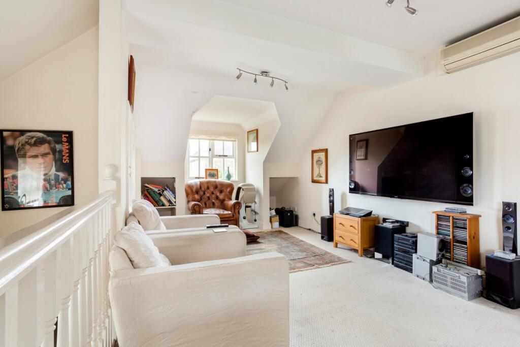 3 bed Apartment for rent in Handcross. From Hamptons - Haywards Heath
