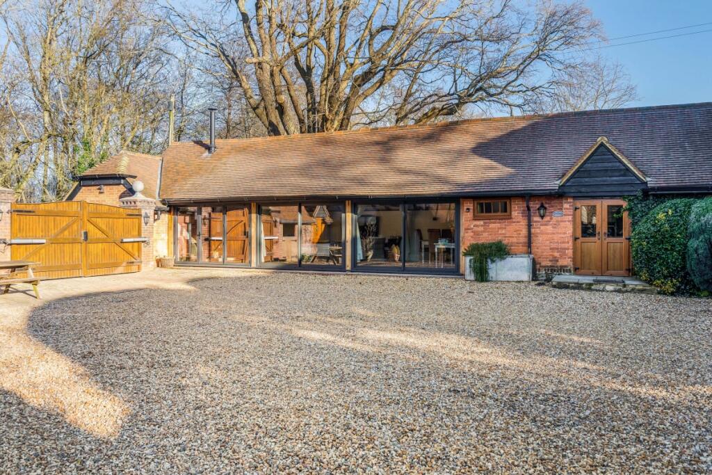 0 bed Bungalow for rent in Tower Hill. From Hamptons - Horsham