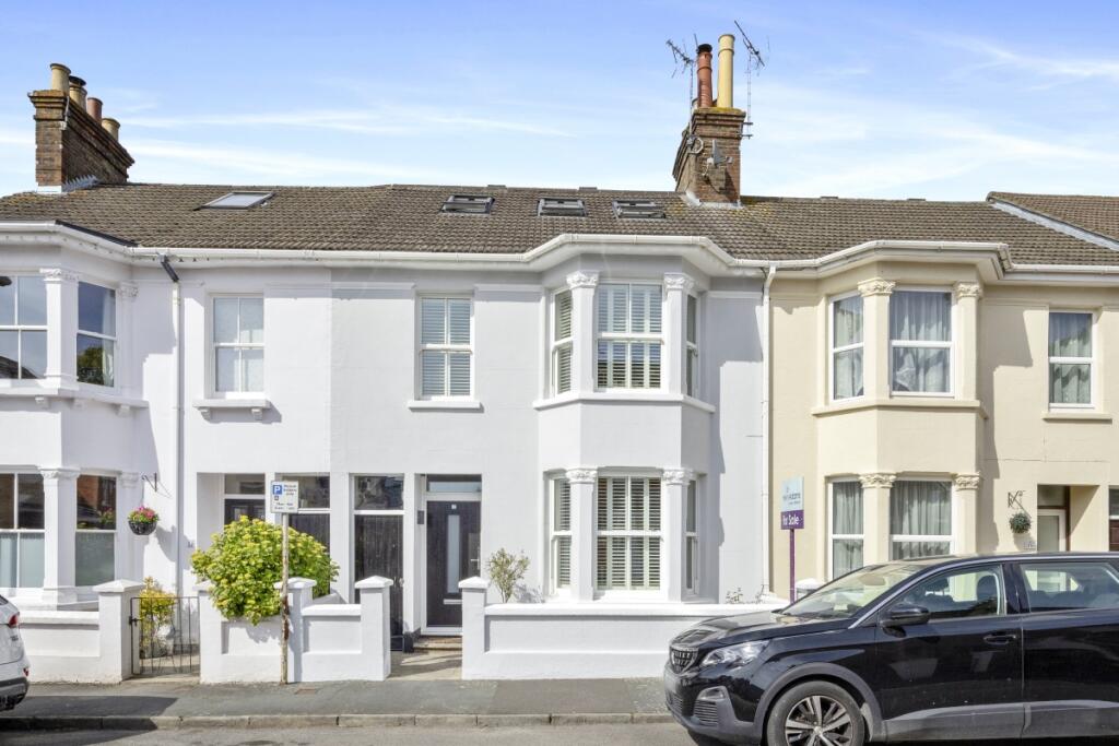 4 bed Mid Terraced House for rent in Horsham. From Hamptons - Horsham 4 bed Mid Terraced House for rent in Horsham. From Hamptons - Horsham