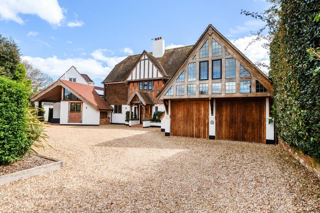 5 bed Detached for rent in Pagham. From Hamptons - Horsham 5 bed Detached for rent in Pagham. From Hamptons - Horsham