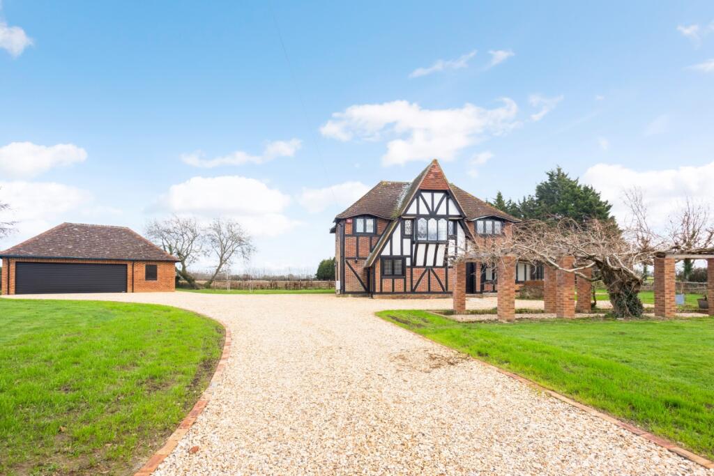 4 bed Detached for rent in Broadbridge. From Hamptons - Horsham 4 bed Detached for rent in Broadbridge. From Hamptons - Horsham