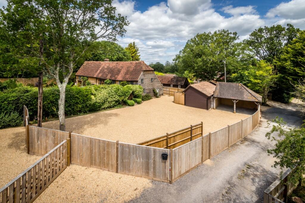 4 bed Barn for rent in Five Oaks. From Hamptons - Horsham