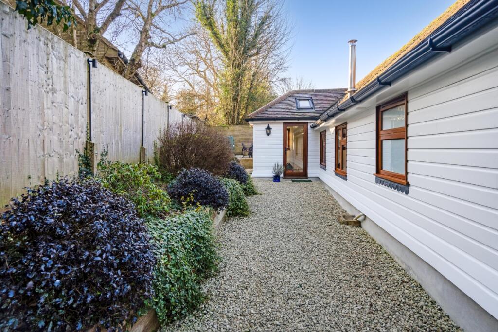 2 bed Cottage for rent in Horsham. From Hamptons - Horsham