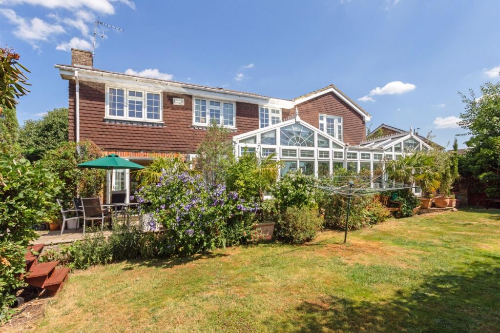 5 bed Detached for rent in Maidenhead. From Hamptons - Maidenhead