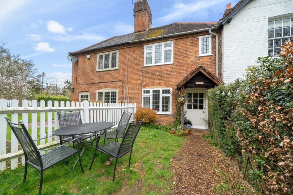 2 bed Cottage for rent in Burchett's Green. From Hamptons - Maidenhead
