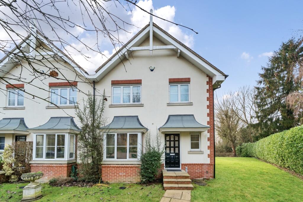 2 bed End of Terrace for rent in Bray. From Hamptons - Maidenhead