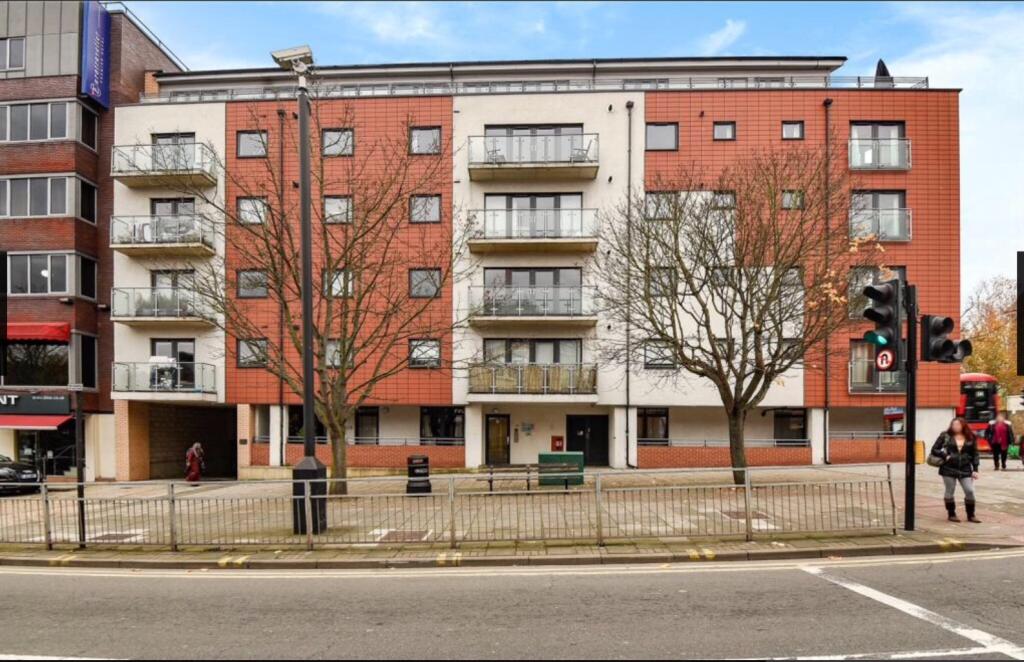 2 bed Apartment for rent in Harrow. From ElliotLee