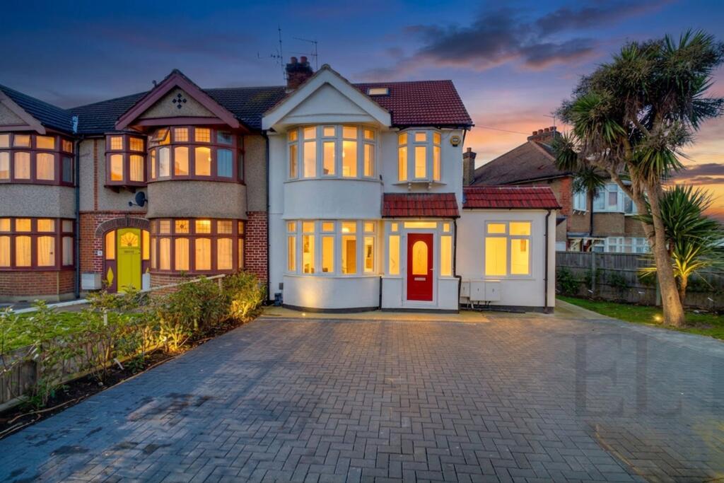 3 bed Apartment for rent in Harrow. From ElliotLee - Rayners Lane