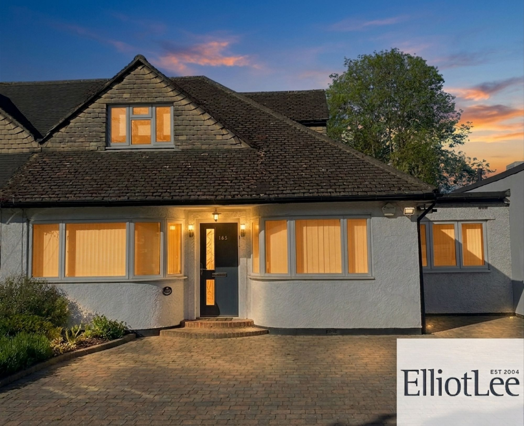 3 bed Semi-detached bungalow for rent in Stanmore. From ElliotLee - Rayners Lane