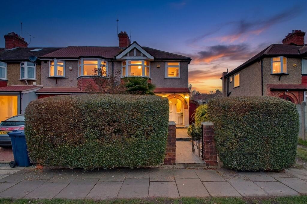 3 bed End of Terrace for rent in Northolt. From ElliotLee - Rayners Lane