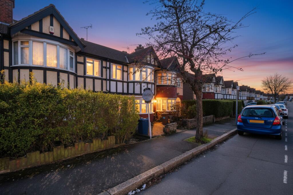 3 bed Mid Terraced House for rent in Harrow. From ElliotLee - Rayners Lane