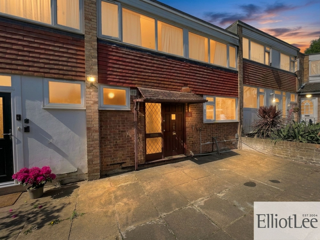 4 bed Mid Terraced House for rent in Wembley. From ElliotLee - Rayners Lane