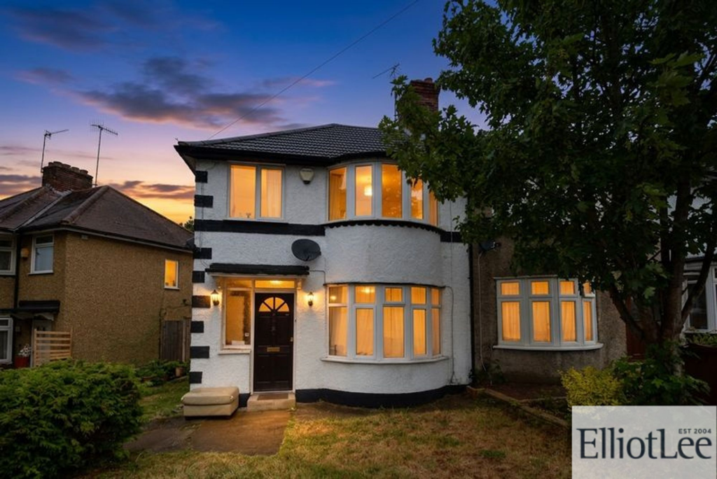 3 bed End of Terrace for rent in Harrow. From ElliotLee - Rayners Lane