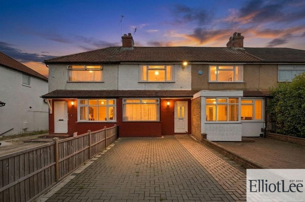 3 bed Mid Terraced House for rent in Harrow. From ElliotLee - Rayners Lane