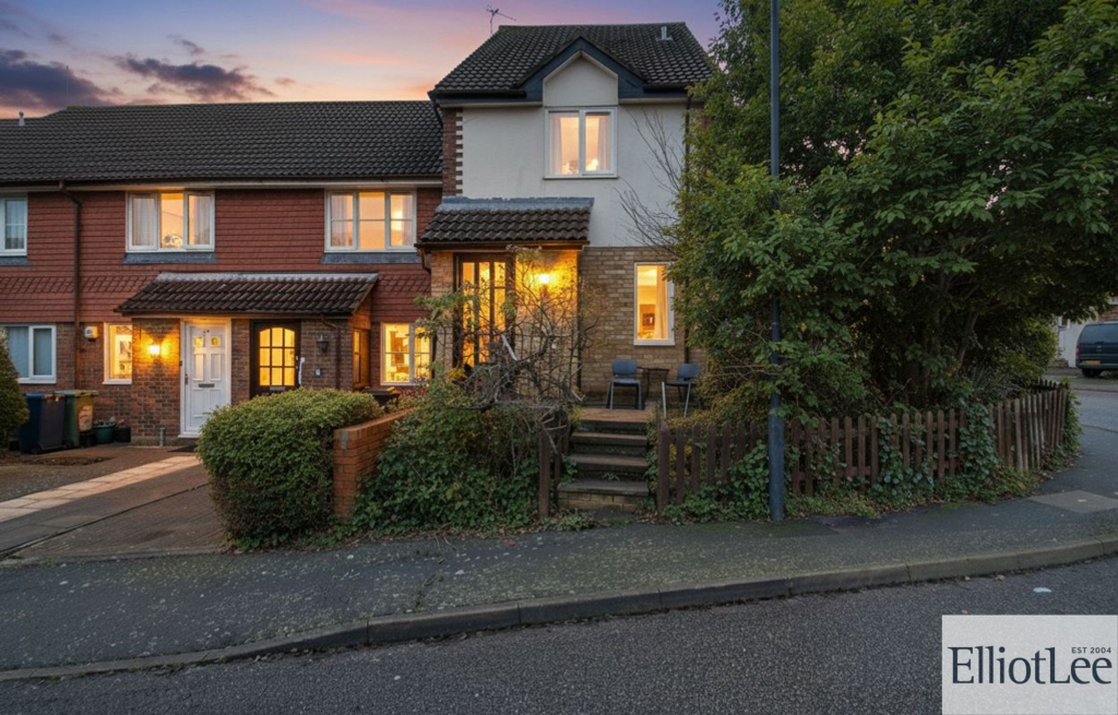 1 bed Mid Terraced House for rent in Northolt. From ElliotLee - Rayners Lane 1 bed Mid Terraced House for rent in Northolt. From ElliotLee - Rayners Lane