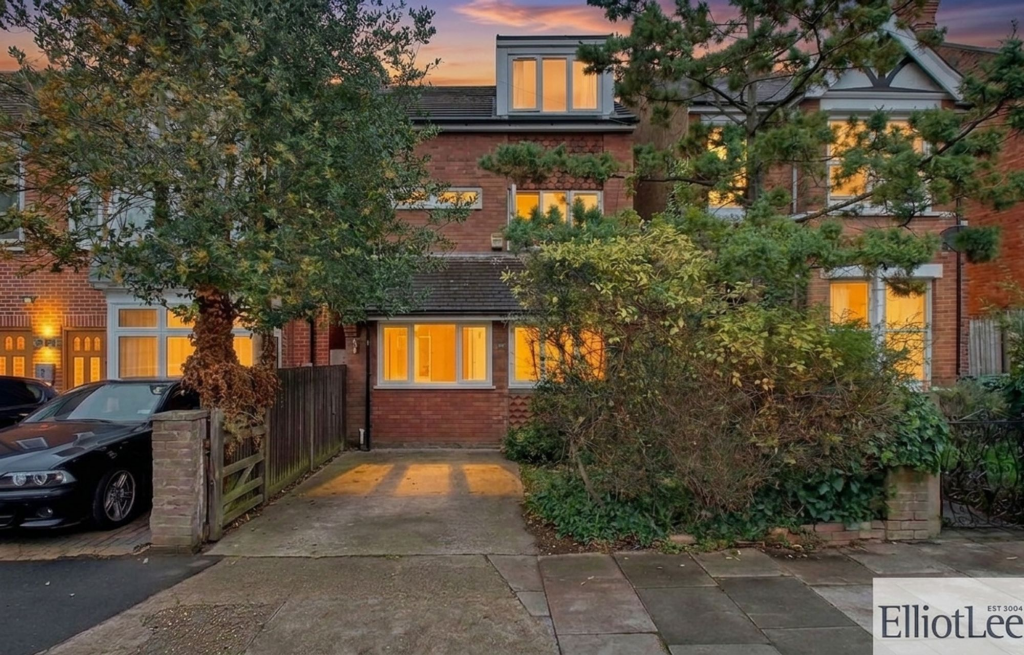 4 bed Detached for rent in Harrow. From ElliotLee - Rayners Lane