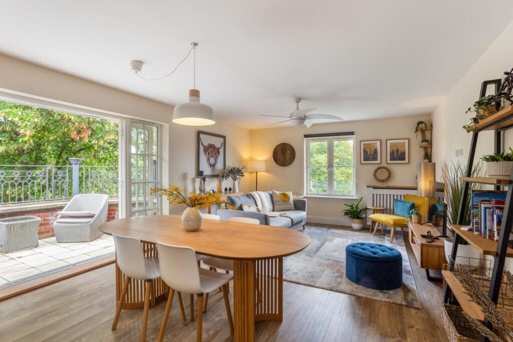 2 bed Penthouse for rent in Marlow. From Hamptons - Marlow