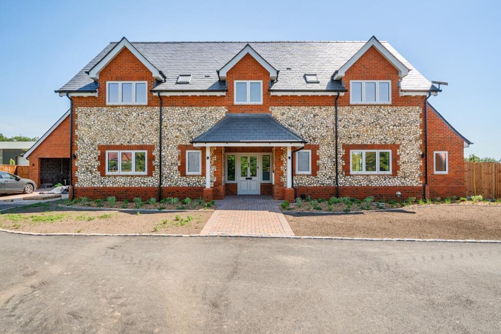 5 bed Detached for rent in Cores End. From Hamptons - Marlow 5 bed Detached for rent in Cores End. From Hamptons - Marlow