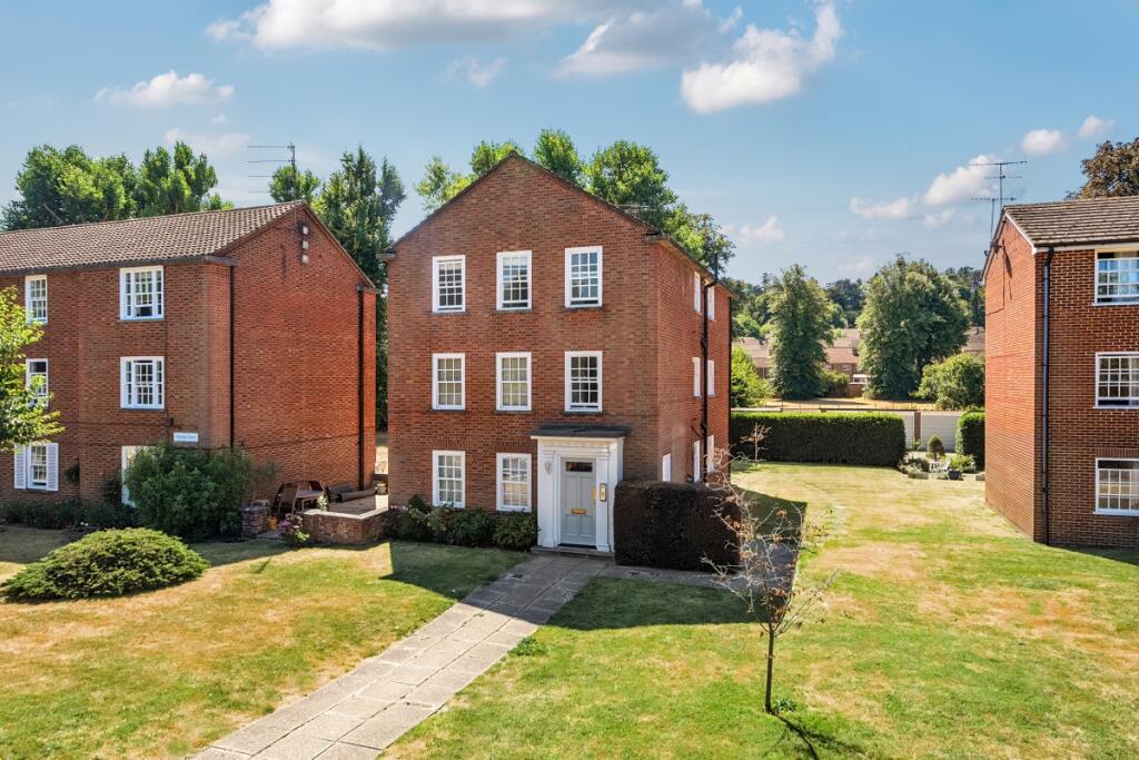 3 bed 1st Floor Flat for rent in Henley-on-Thames. From Hamptons - Marlow 3 bed 1st Floor Flat for rent in Henley-on-Thames. From Hamptons - Marlow
