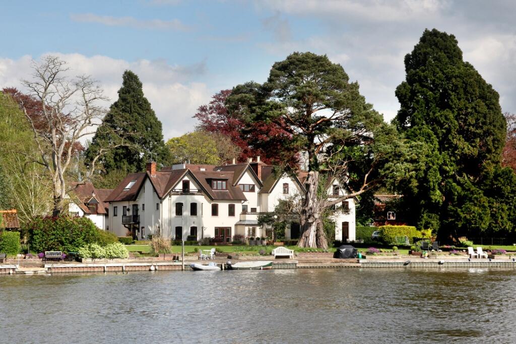 2 bed 1st Floor Flat for rent in Bourne End. From Hamptons - Marlow 2 bed 1st Floor Flat for rent in Bourne End. From Hamptons - Marlow