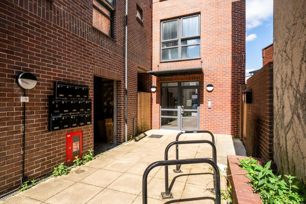 2 bed 1st Floor Flat for rent in Newbury. From Hamptons - Newbury