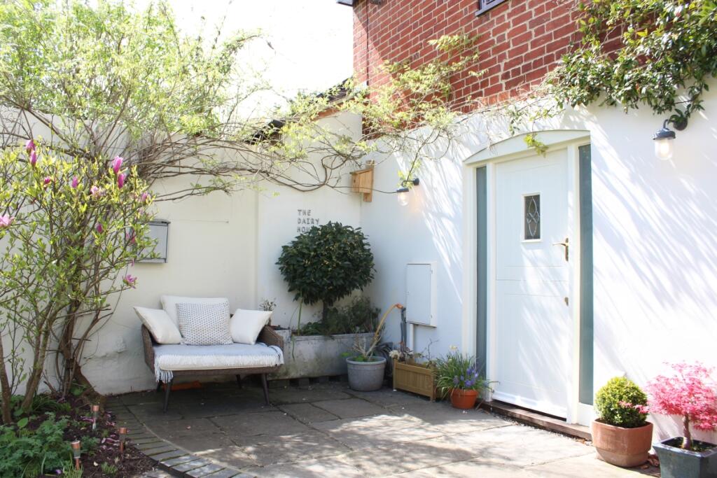 4 bed Barn for rent in Sulham. From Hamptons - Newbury 4 bed Barn for rent in Sulham. From Hamptons - Newbury