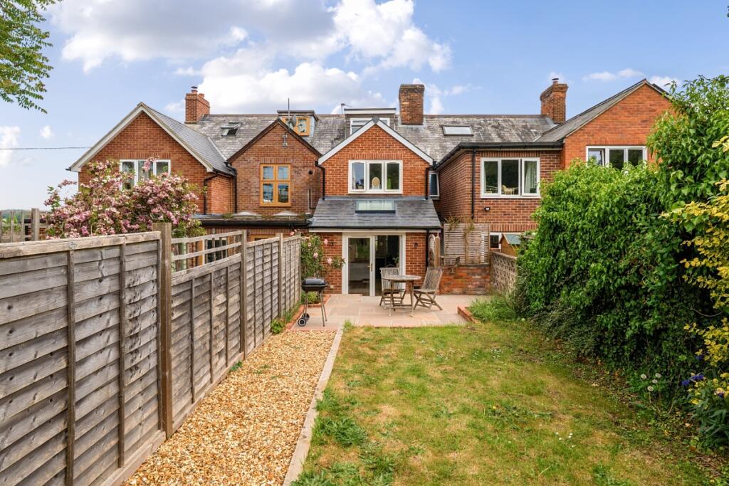 2 bed Mid Terraced House for rent in Hungerford. From Hamptons - Newbury 2 bed Mid Terraced House for rent in Hungerford. From Hamptons - Newbury