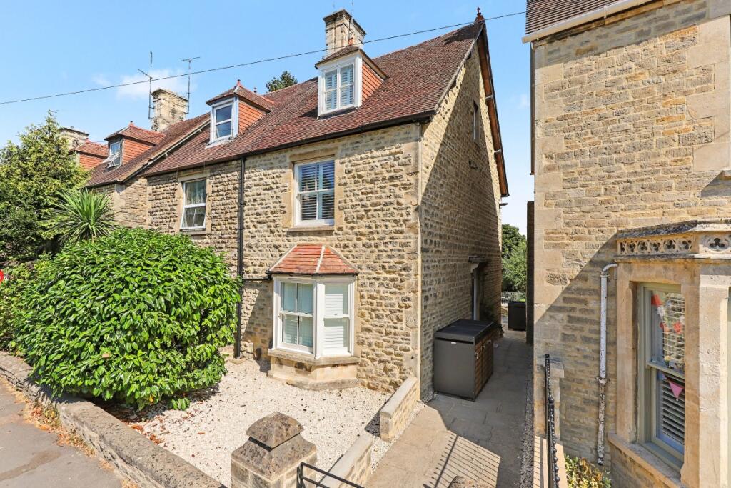 2 bed 1st Floor Flat for rent in Witney. From Hamptons - Oxford
