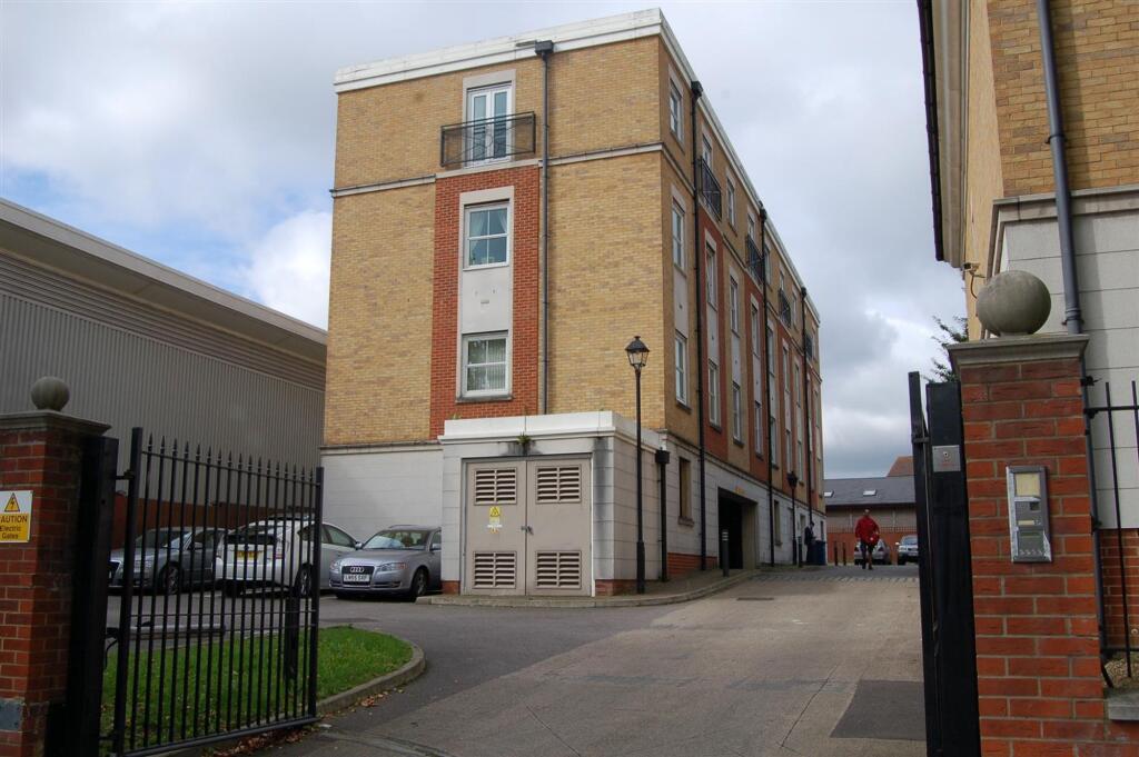 2 bed 1st Floor Flat for rent in Friern Barnet. From Finchleys - Finchley