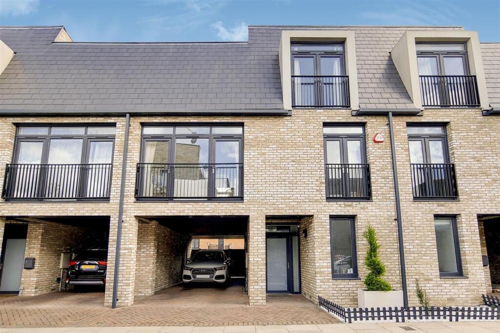 4 bed Mid Terraced House for rent in Barnet. From Finchleys - Finchley 4 bed Mid Terraced House for rent in Barnet. From Finchleys - Finchley