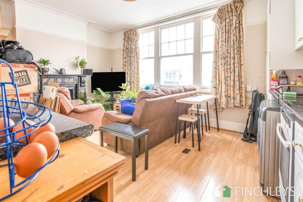 2 bed 1st Floor Flat for rent in Finchley. From Finchleys - Finchley