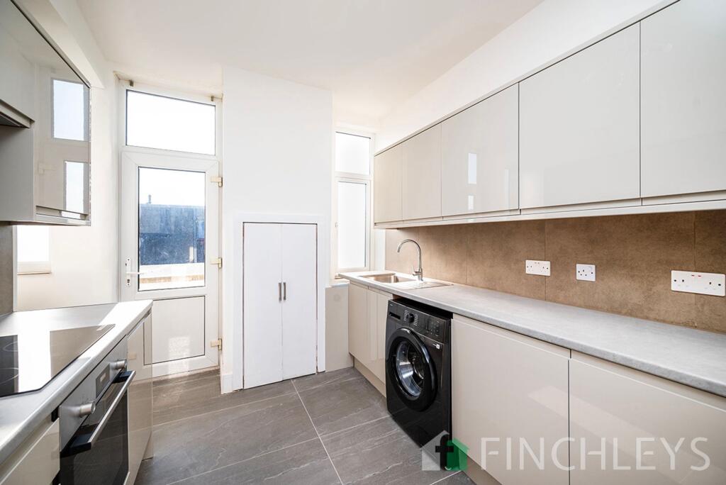 3 bed 1st Floor Flat for rent in London. From Finchleys - Finchley